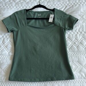 NWT - semi cropped box neck tee